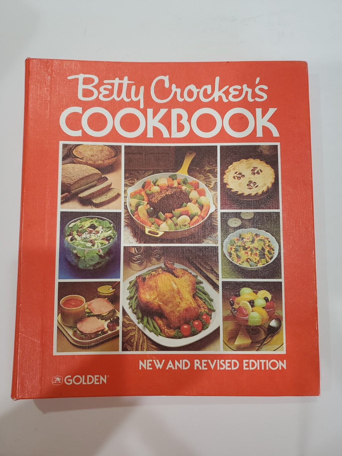 « Betty Crocker&rsquo;s Cookbook – New & Revised Edition » binder cook book, 1970&rsquo;s