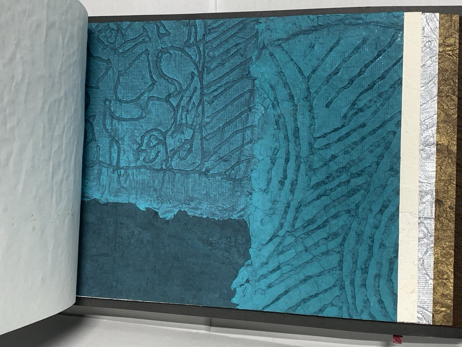 ELITIS Wallpaper Sample Book MINDORO 12x18x2&Prime; 10lbs