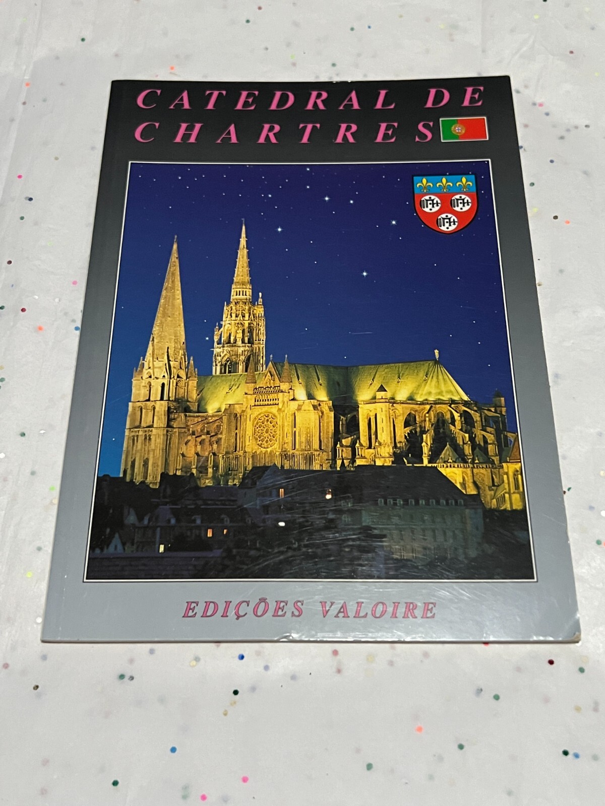France: CHARTRES CATHEDRAL BROCHURE, FULL COLOR, 22 PAGES, 1997 – PORTUGUESE