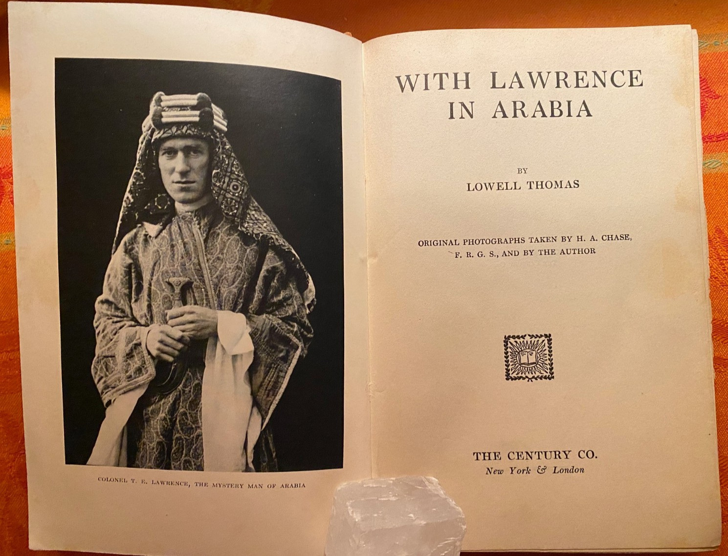 « With Lawrence in Arabia » by Lowell Thomas 1924 HC WWI Middle East Biography