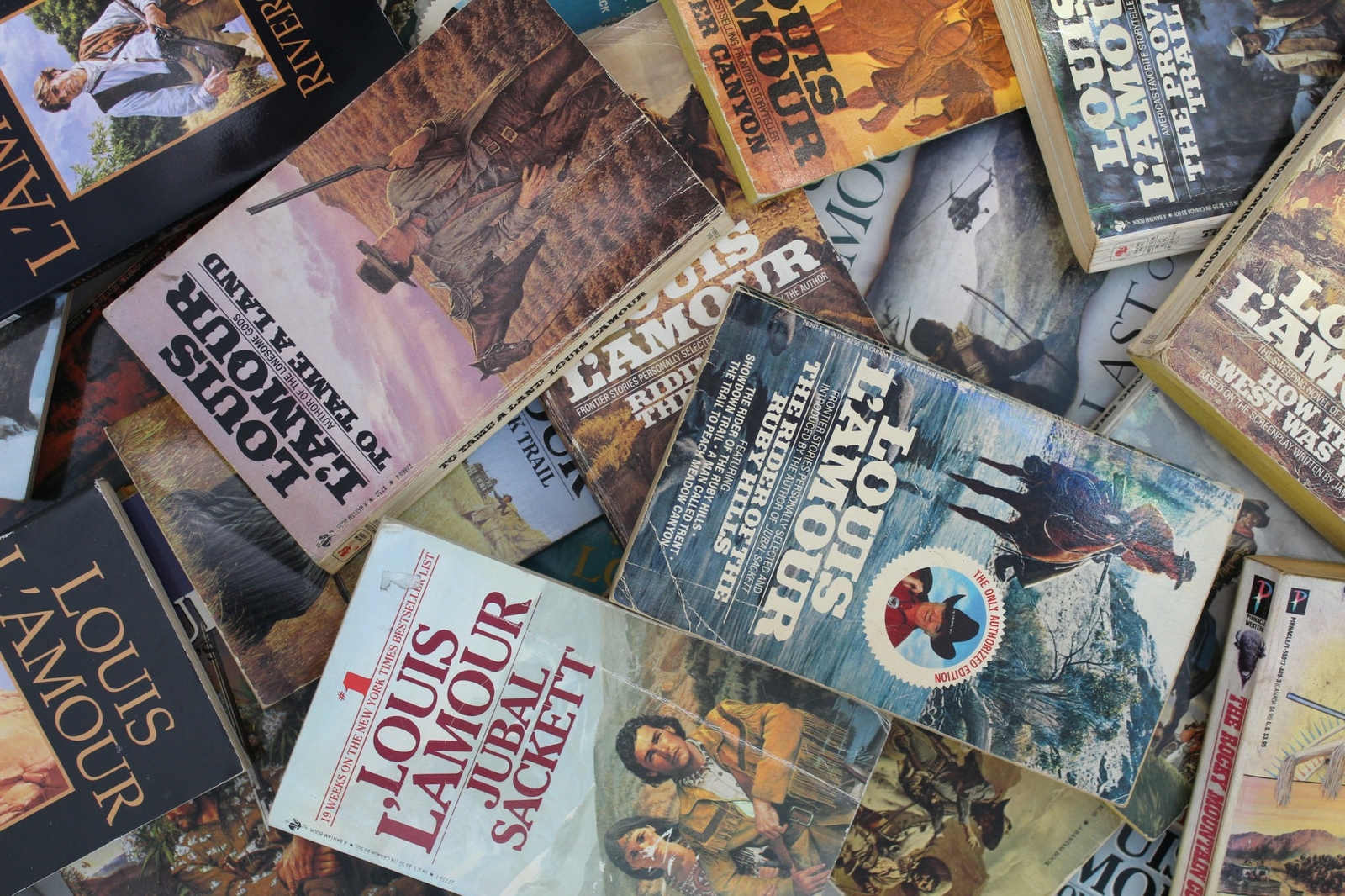 Lot of 10 Louis L&rsquo;Amour Western Mass Market Paperback Books MIX