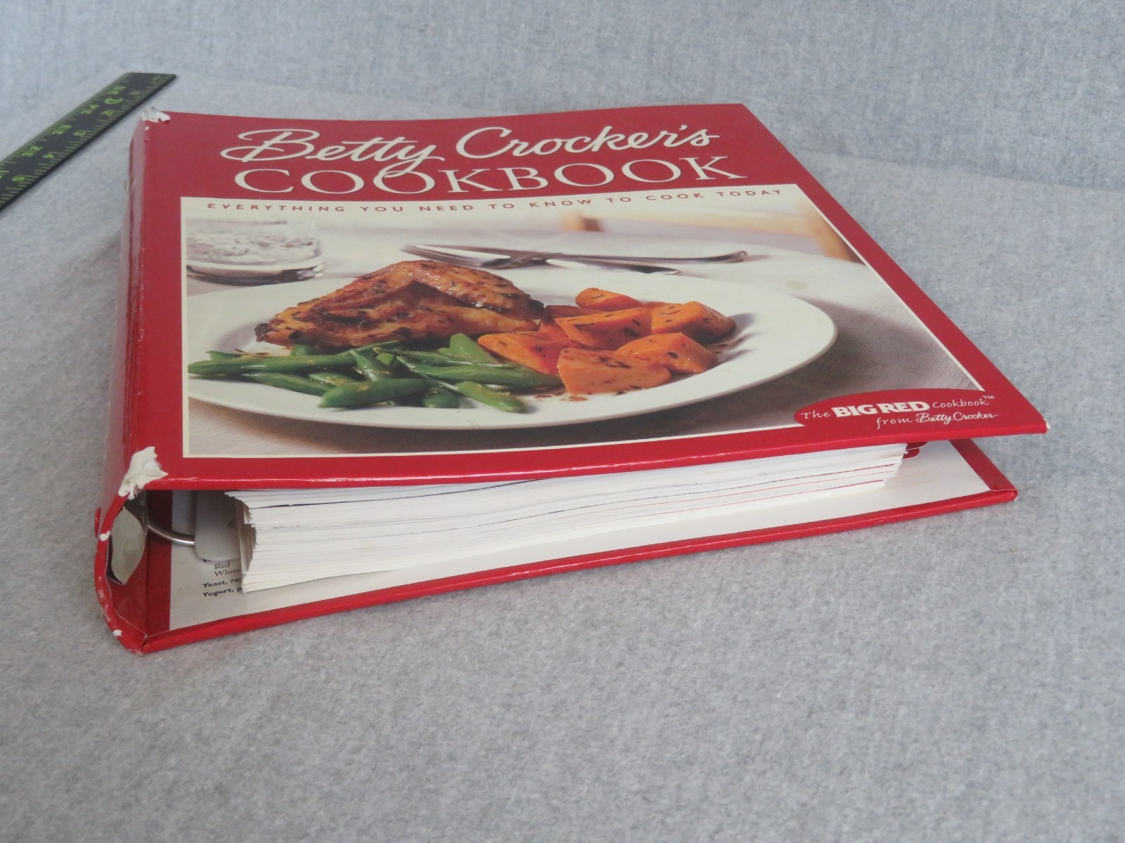 Betty Crocker&rsquo;s Cookbook 3 Ring Binder Index Tabs 576 Pages