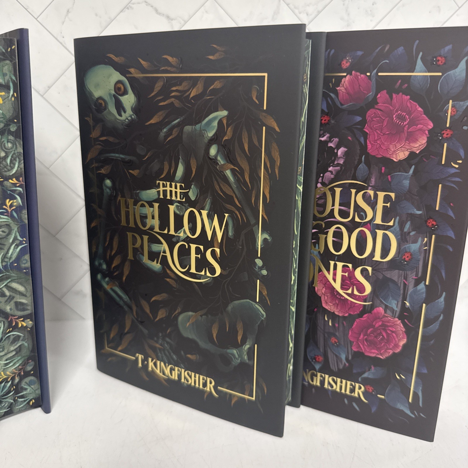 Illumicrate Evernight T. Kingfisher Set Hardback Exclusive Sprayed Edges Signed