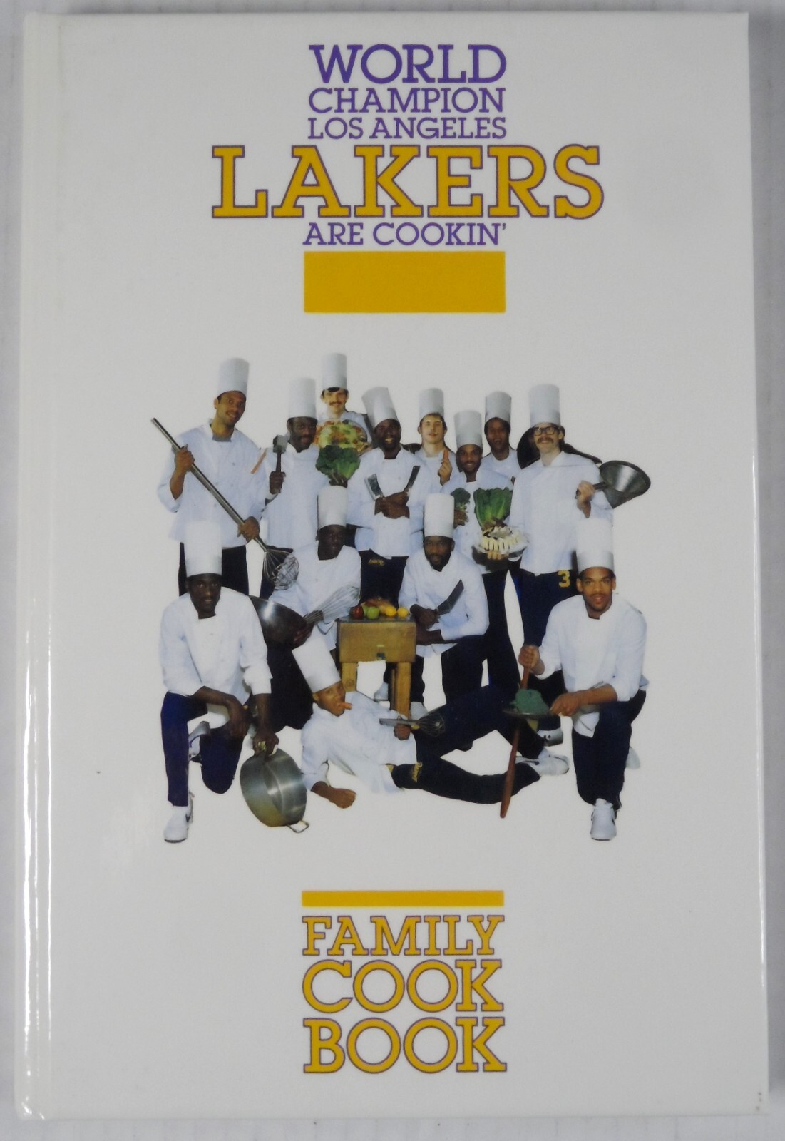 World Champion Los Angeles Lakers Are Cookin&rsquo; Family Cookbook 1985 HC 184 pages