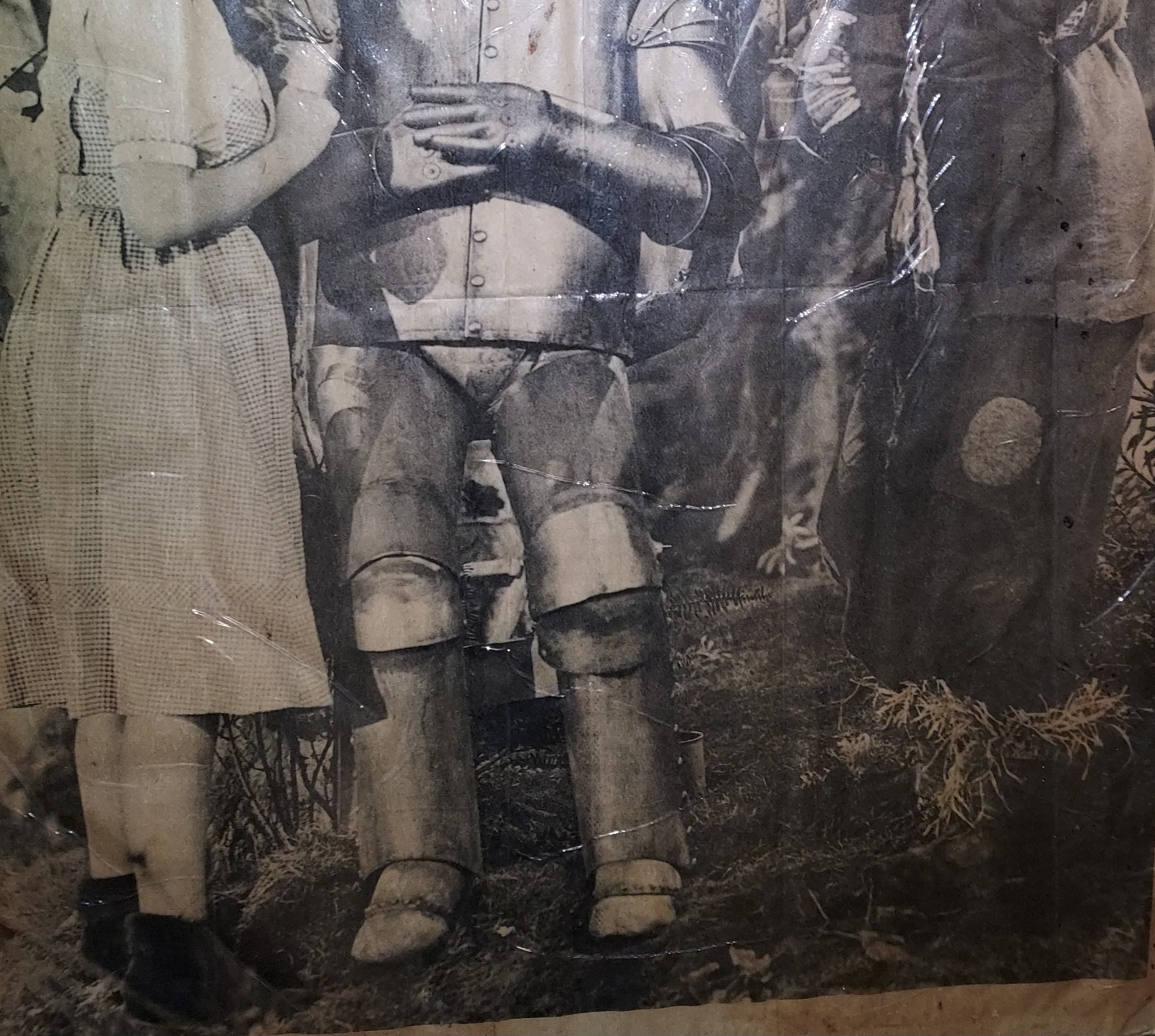 WIZARD OF OZ Very Old Newspaper Pic Mounted on Cardboard Laminated 17.5×23&Prime; Good