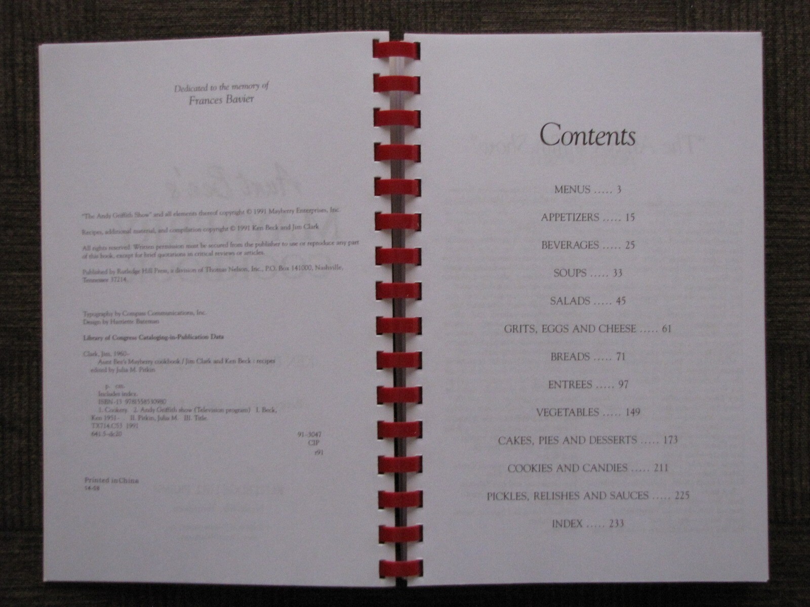 Aunt Bee&rsquo;s MAYBERRY COOKBOOK Ken Beck & Jim Clark Edited by Julia M. Pitkin 1991