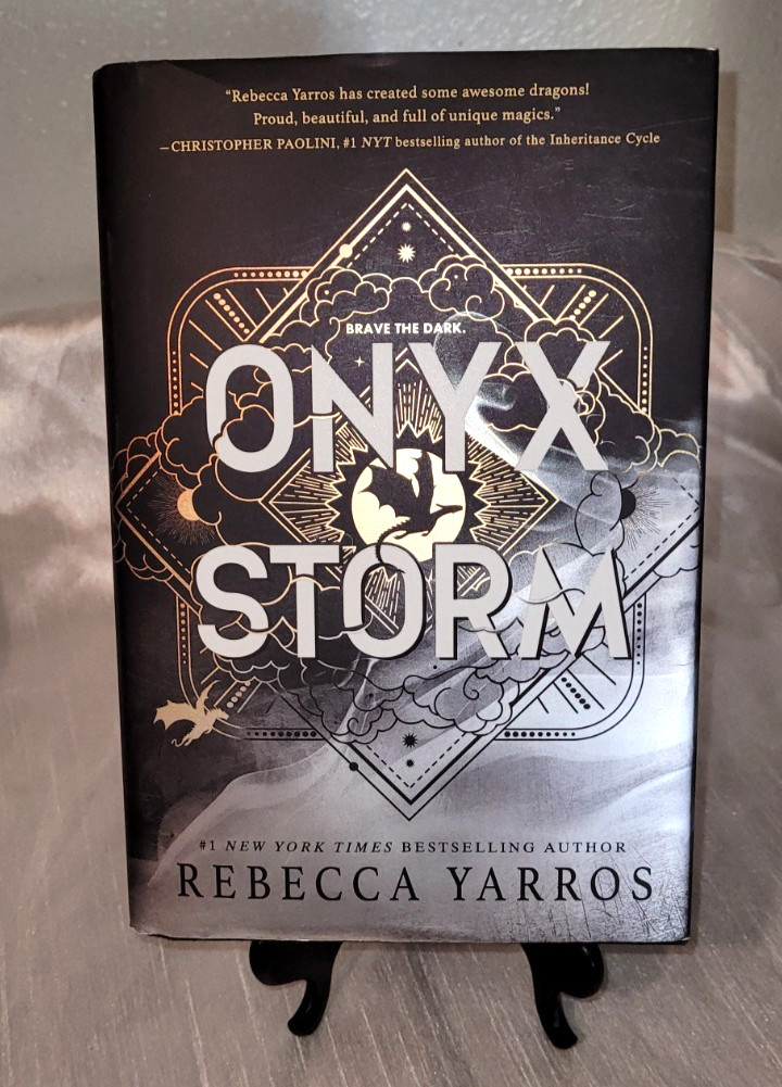 Onyx Storm (Wing and Claw Collection) (The Empyrean, 3) – hardcover Yarros,