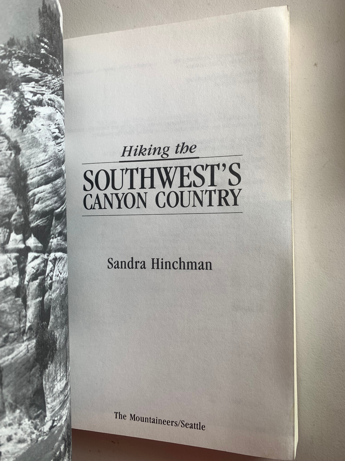 HIKING THE SOUTHWEST&rsquo;S CANYON COUNTRY SANDRA HINCHMAN GRAND 255 PAGES