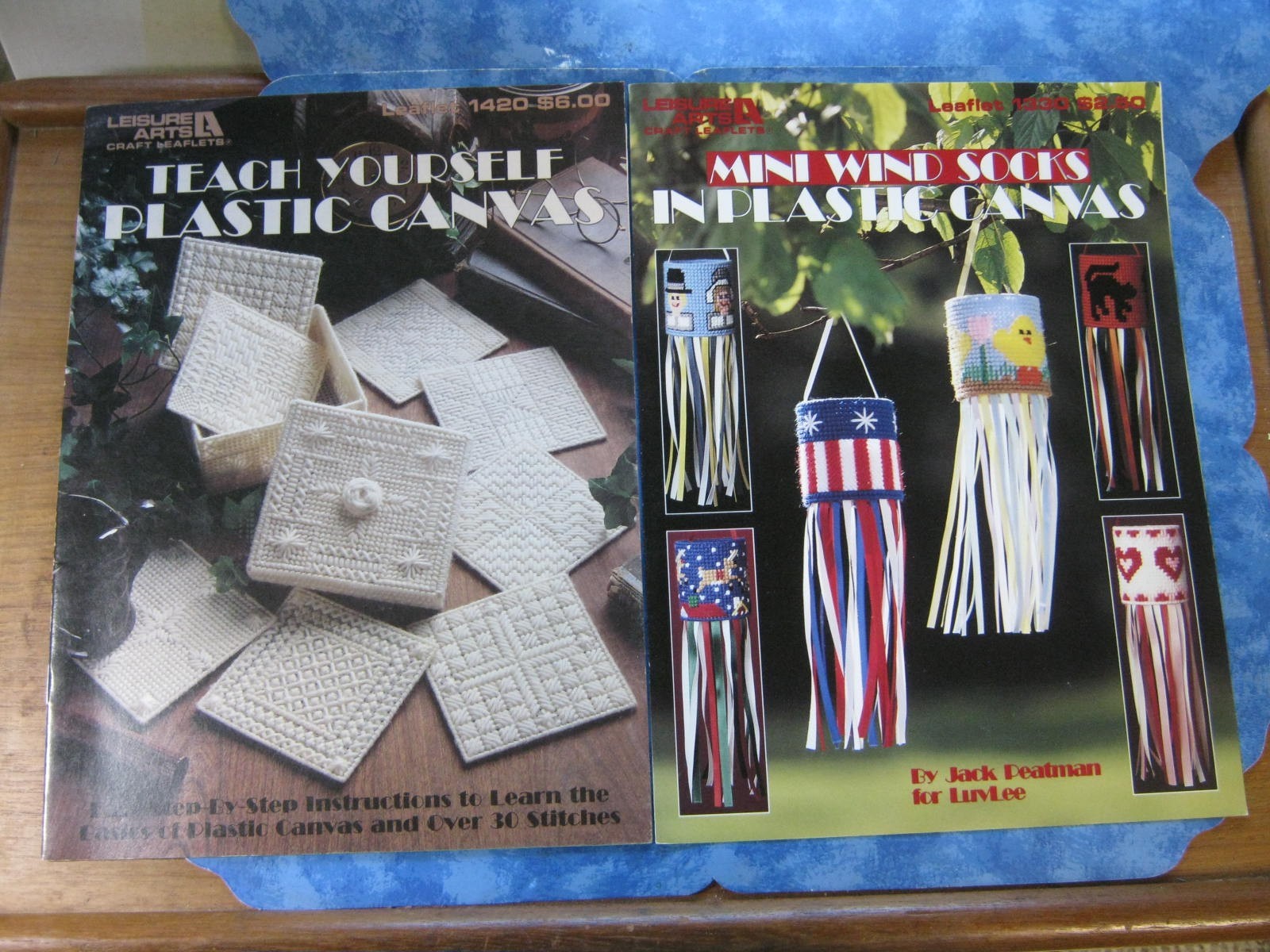 LOT OF 8 LEISURE ARTS PLASTIC CANVAS BOOKS + 2 PATTERNS Mint