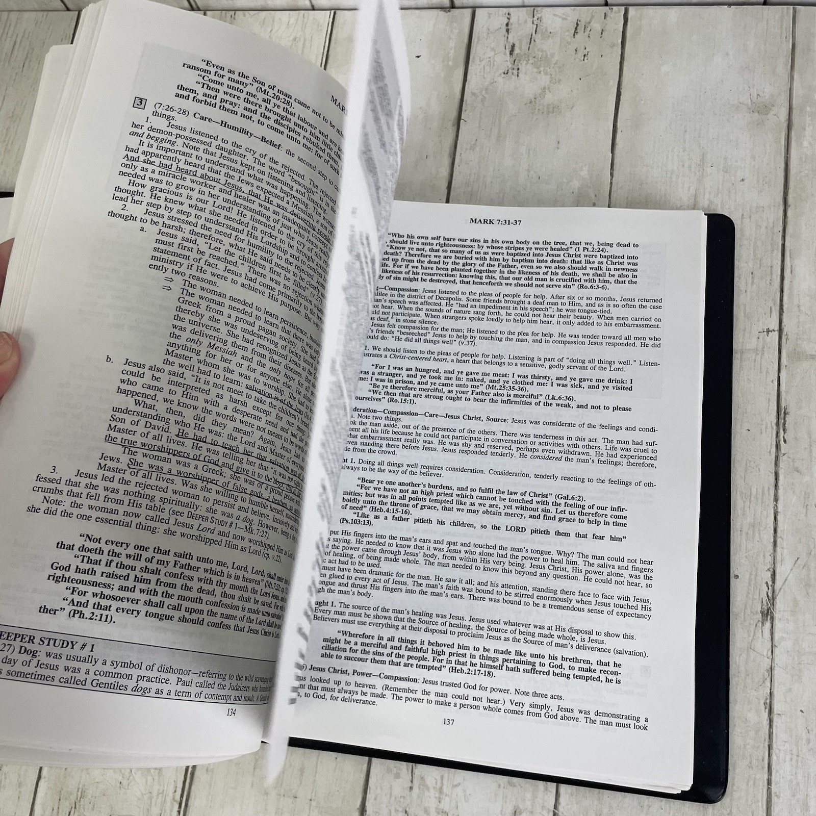 Preacher&rsquo;s Outline & Sermon Bible KJV 3-Ring Binder – Mark Volume 3