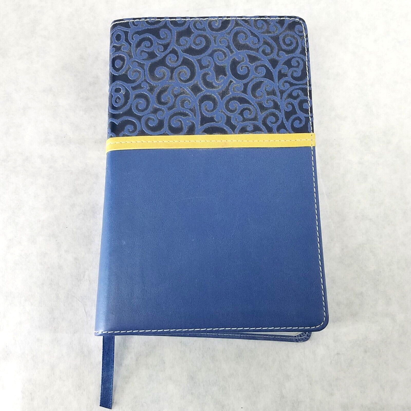 Women&rsquo;s Devotional Bible by Zondervan Staff (2012, Blue Leather, Special)