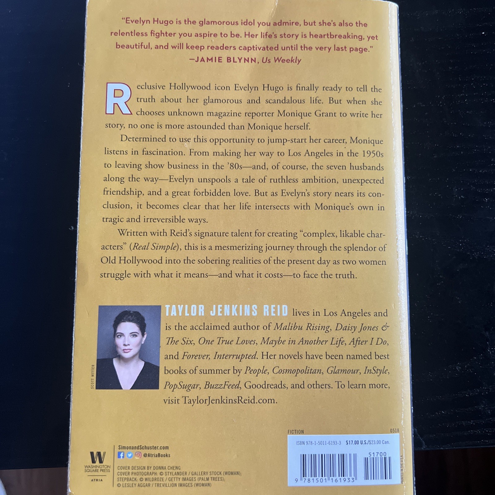 The Seven Husbands of Evelyn Hugo: A Novel Reid, Taylor Jenkins paperback Ve…
