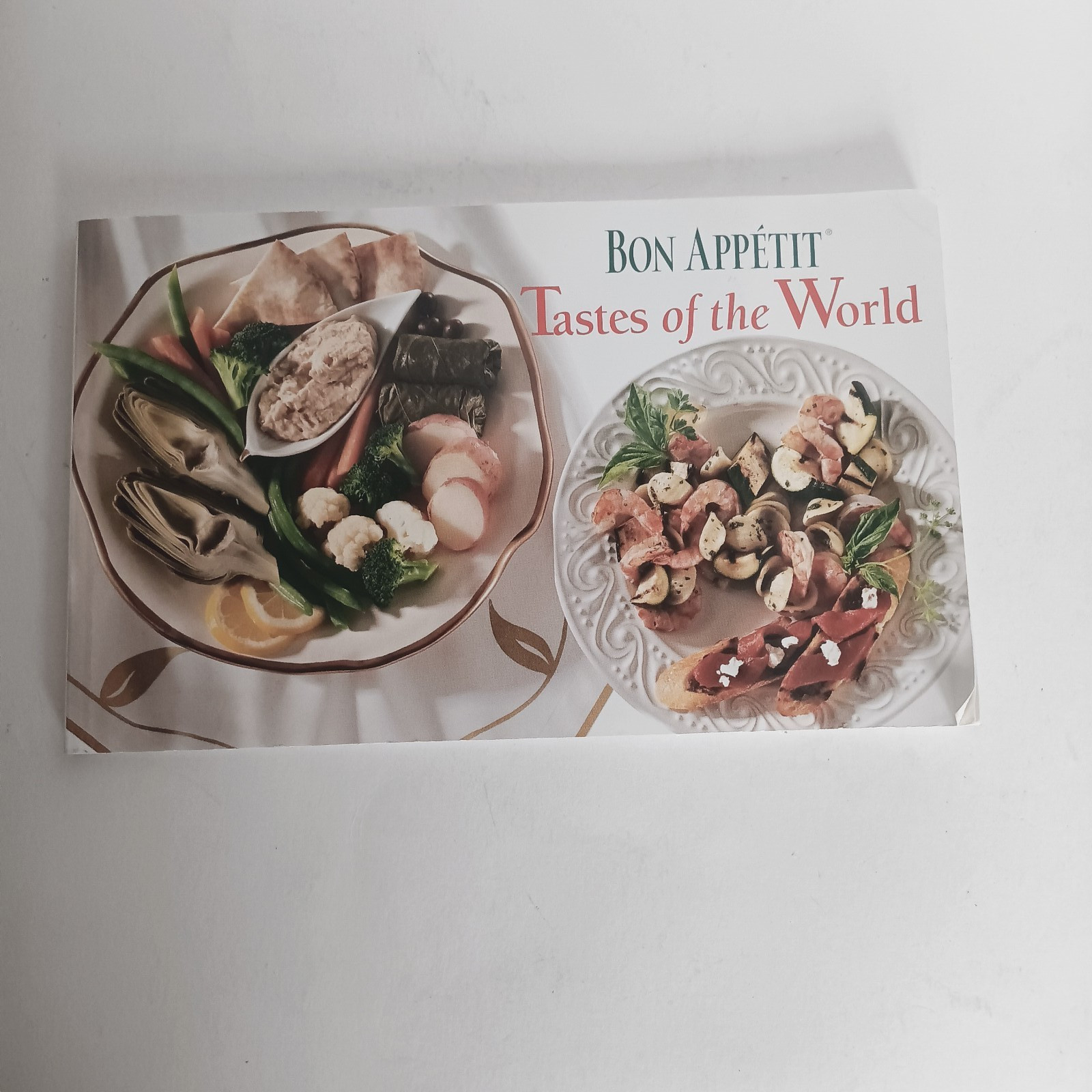 1996 BON APPETITE MINI COOKBOOK « TASTES OF THE WORLD » 102 PAGES