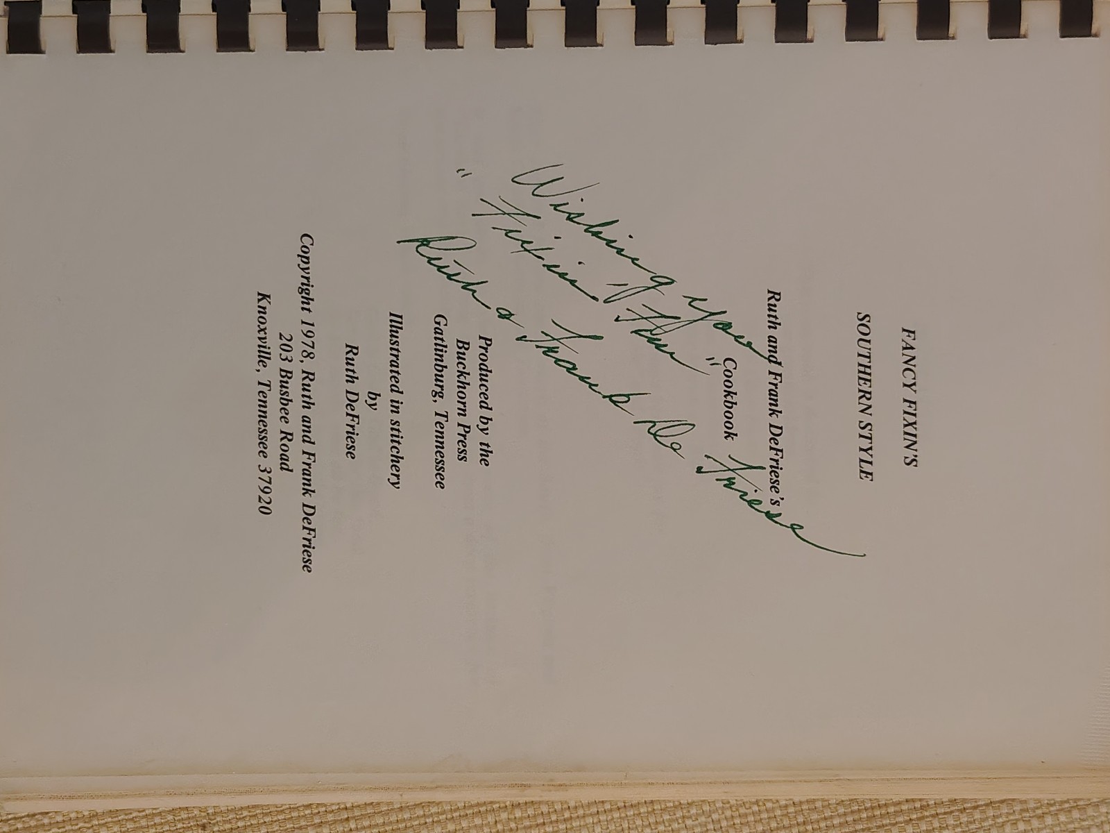 SIGNED, Southern « Fancy Fixin&rsquo;s » Cookbook (1978) by Ruth DeFriese
