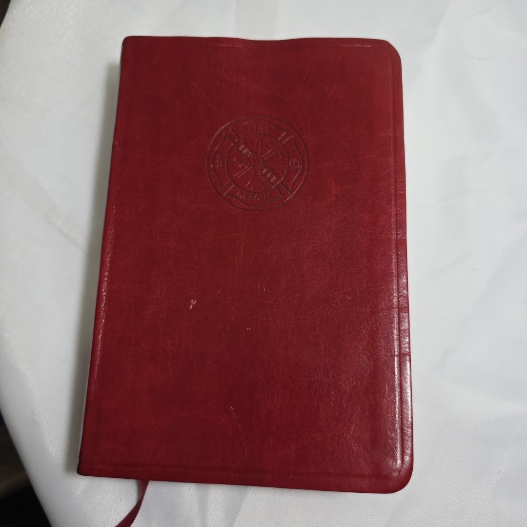 Firefighter&rsquo;s Bible Soft Red Simulated Leather Red Letter 7×5&Prime; Holman HCSB 2012