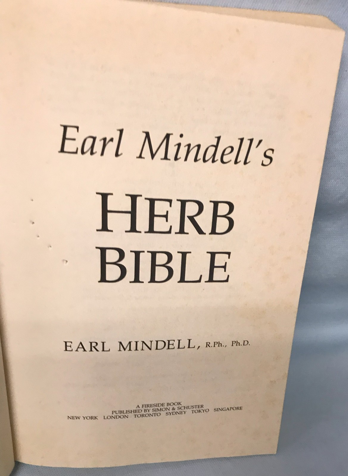 BOOK: EARL MINDELL&rsquo;S HERB BIBLE Professor of Nutrition 1992 Paperback (A1)