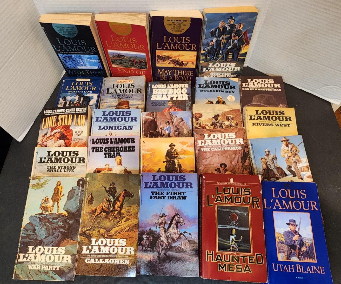 LOUIS L&rsquo;AMOUR MIXED LOT OF 24 PAPERBACK BOOKS SOME SACKETT BOOKS AND MORE