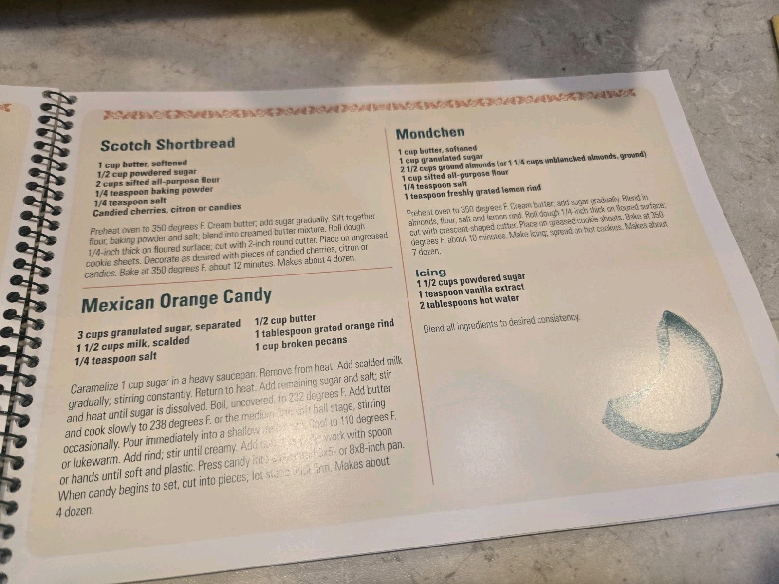 2008 WE Energies Christmas Cookie Cookbook Wisconsin Electric 80th CLEAN