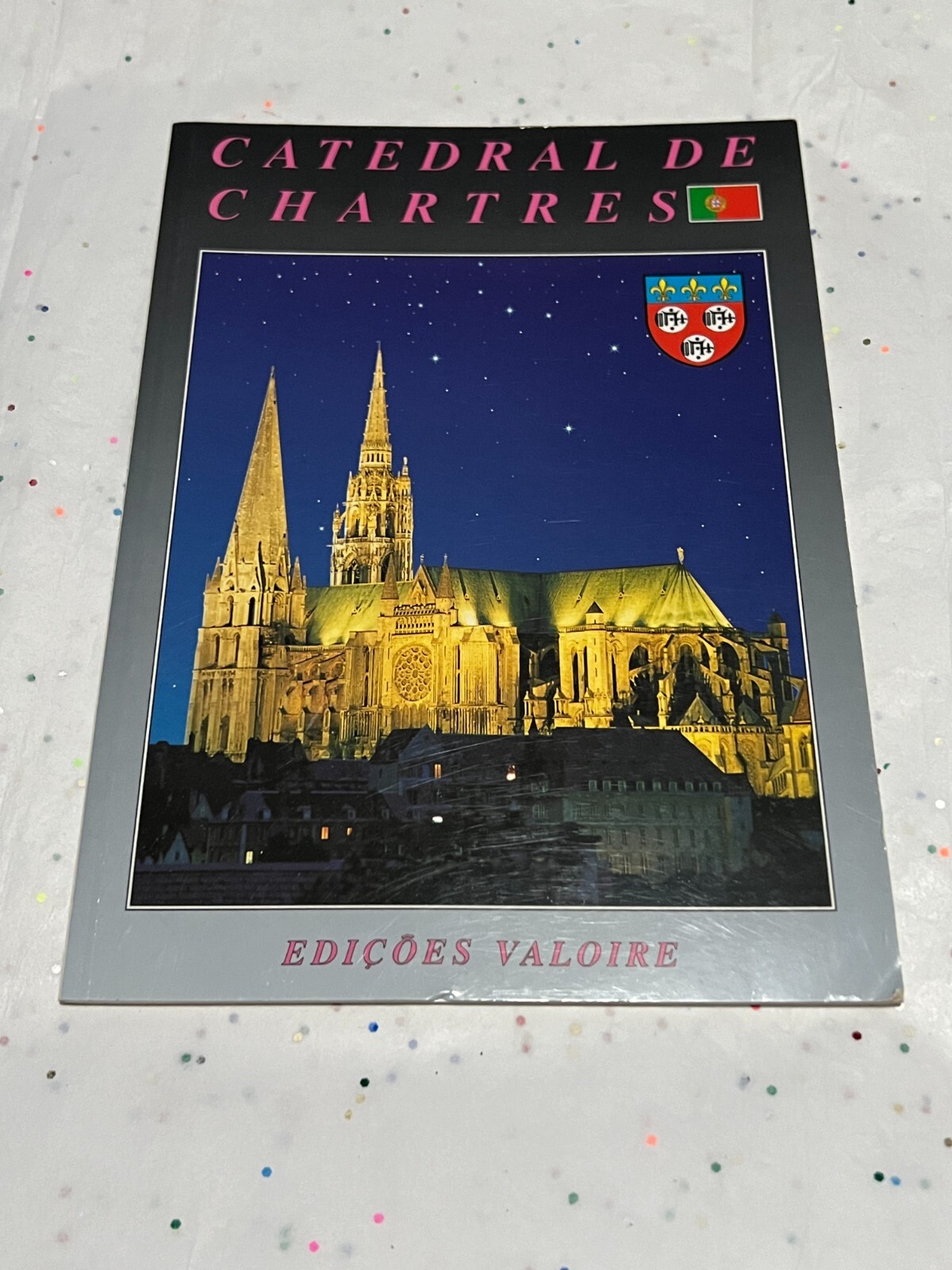 France: CHARTRES CATHEDRAL BROCHURE, FULL COLOR, 22 PAGES, 1997 – PORTUGUESE