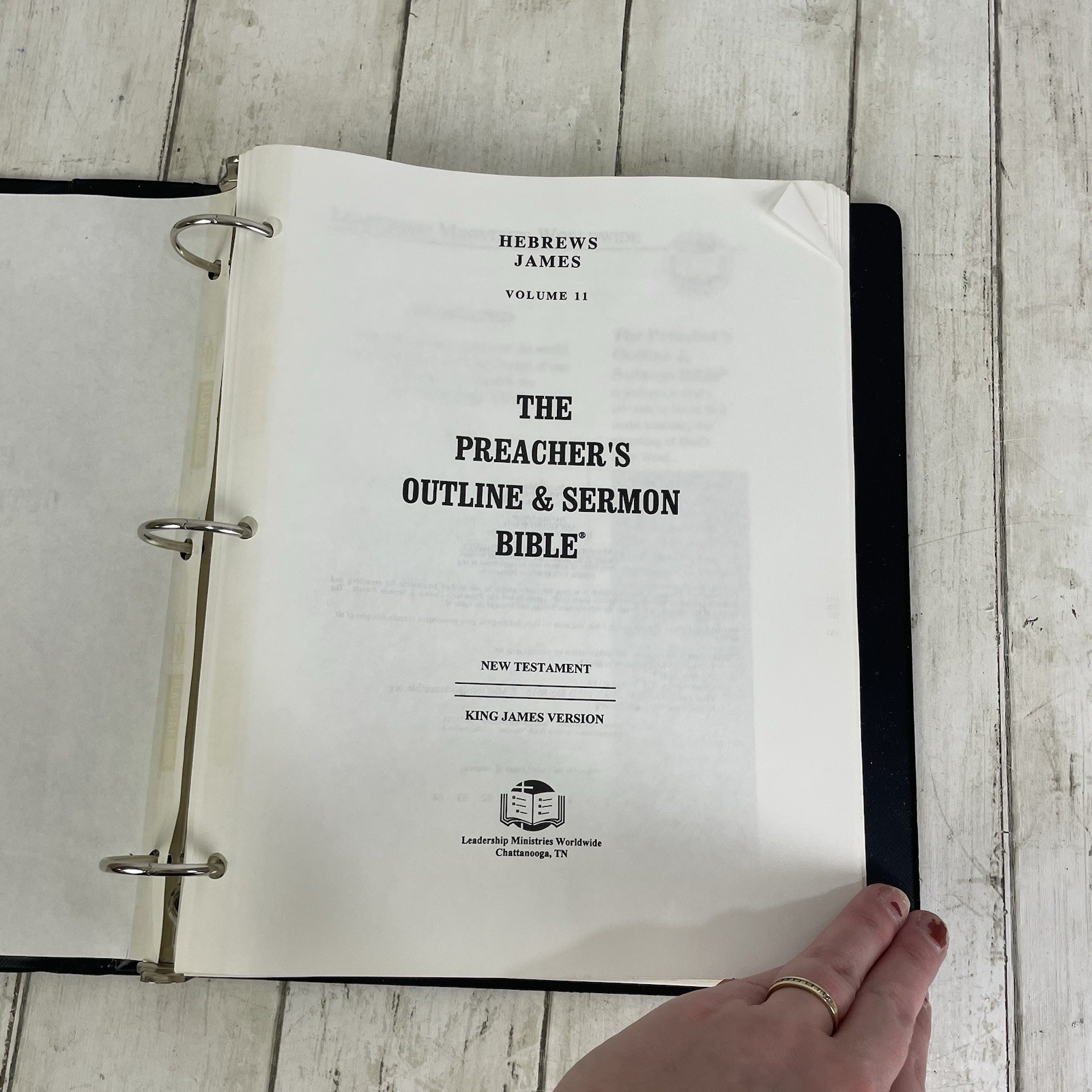 Preacher&rsquo;s Outline & Sermon Bible KJV 3-Ring Binder – Hebrews & James Vol 2