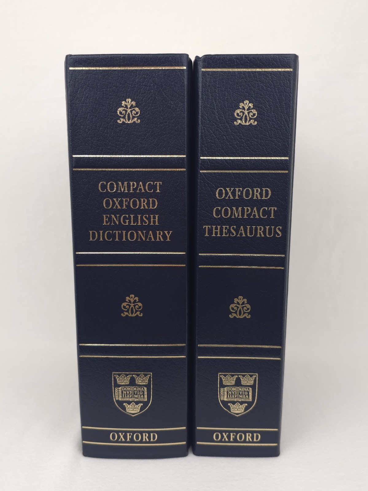Oxford 4-Volume Reference Desk Set – Dictionary Thesaurus Quotations Usage