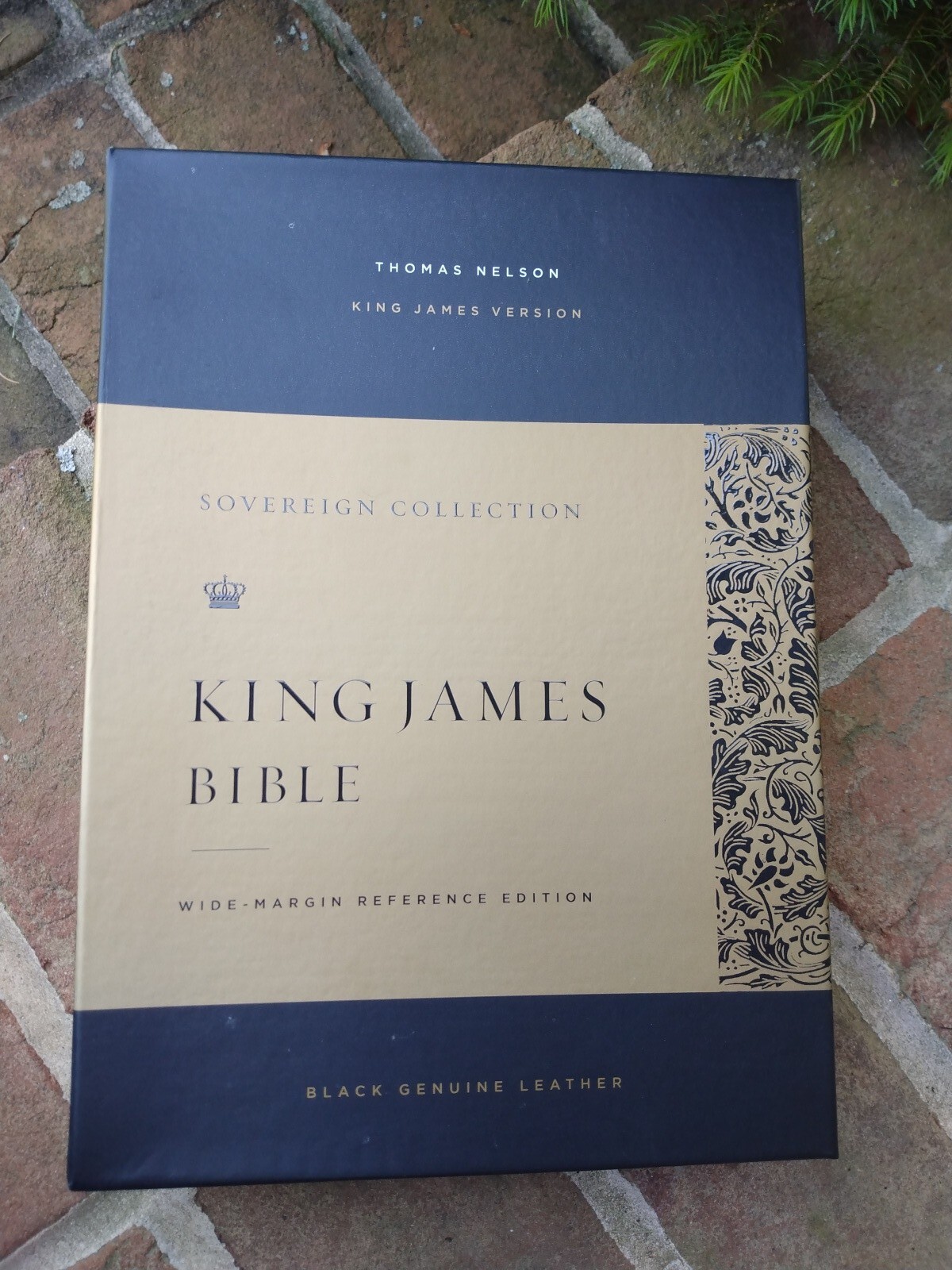 Kjv, Wide-Margin Reference Bible, Sovereign Collection, Genuine Leather, Black,