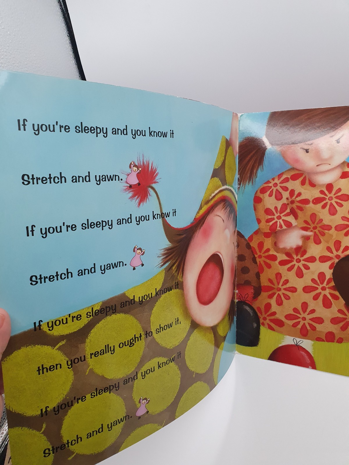 IF YOU&rsquo;RE HAPPY AND YOU KNOW IT KIDS BOOK ILLUSTRATED BY WENDY STRAW 2009