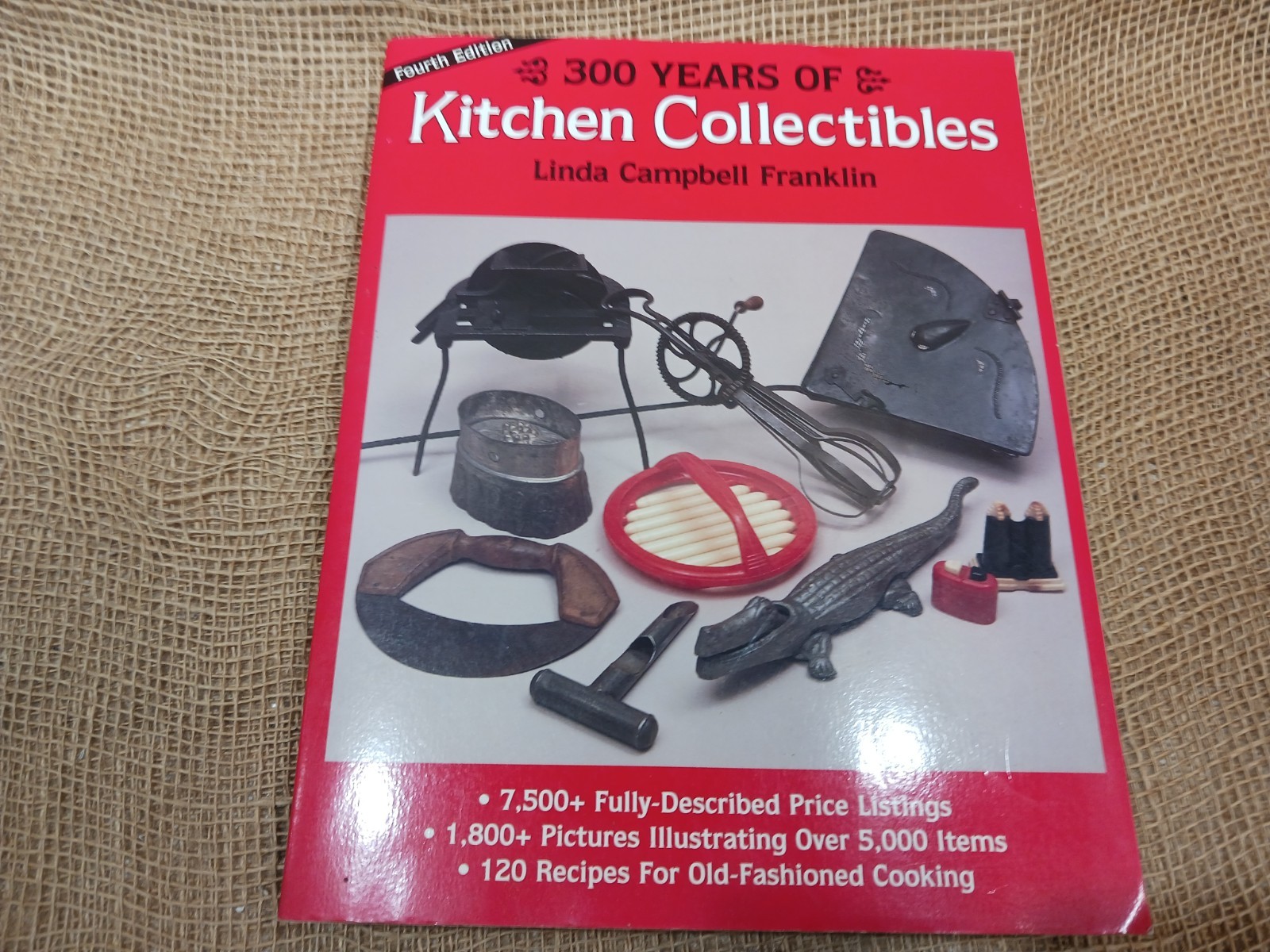 300 Years of Kitchen Collectibles : Identification and Value Guide; 4th ed.&rsquo; PB