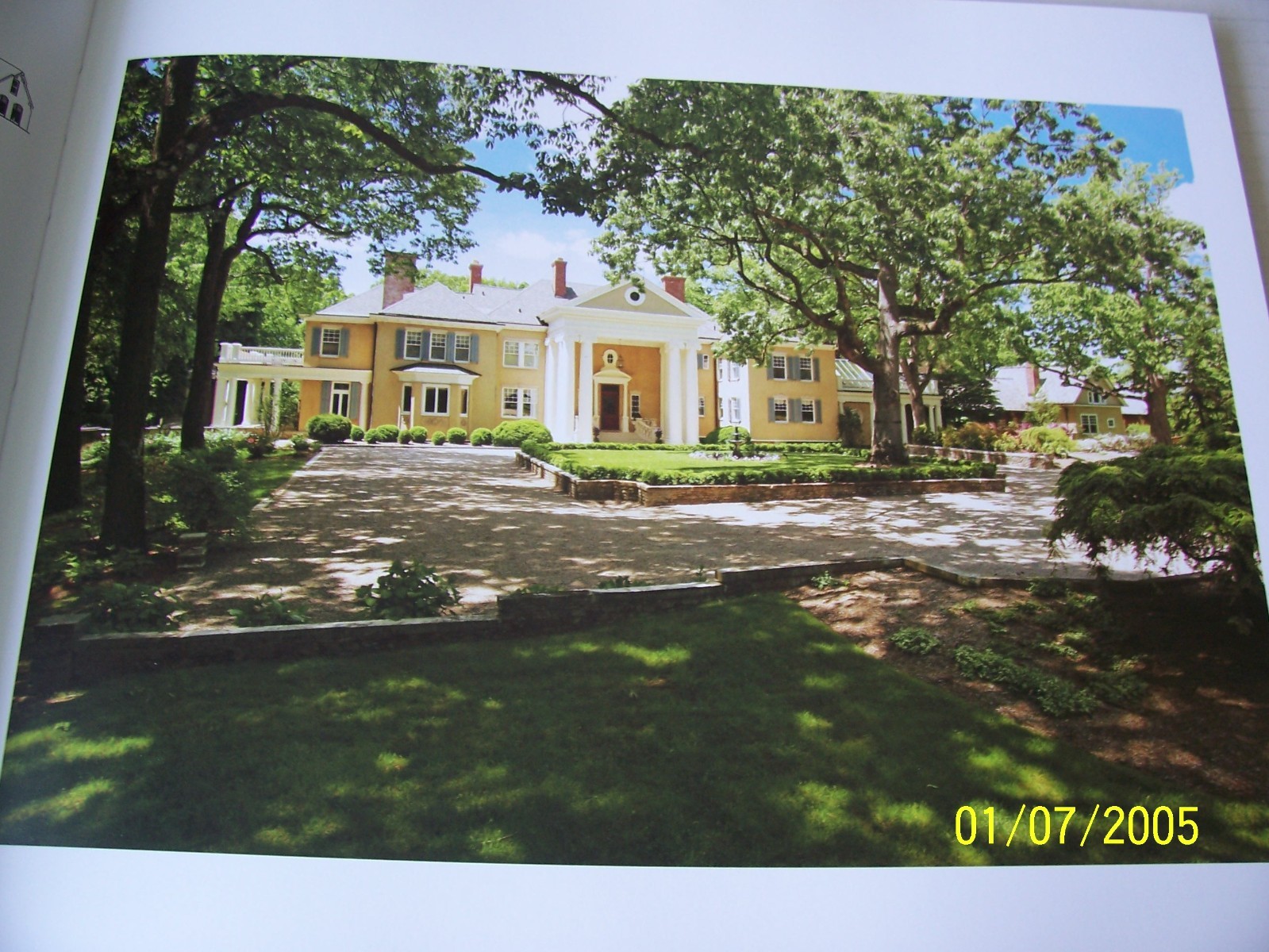 Coffee Table Book: Grand American Home – HB w/DC – 9 1/2&Prime; x 10 1/4&Prime; w/124 Pages