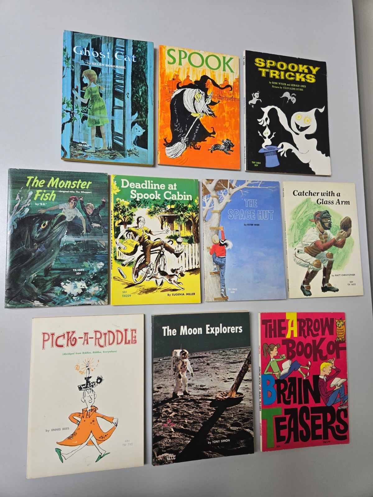 Vintage 1970&rsquo;s Scholastic Book Services SBS Paperback Book Lot