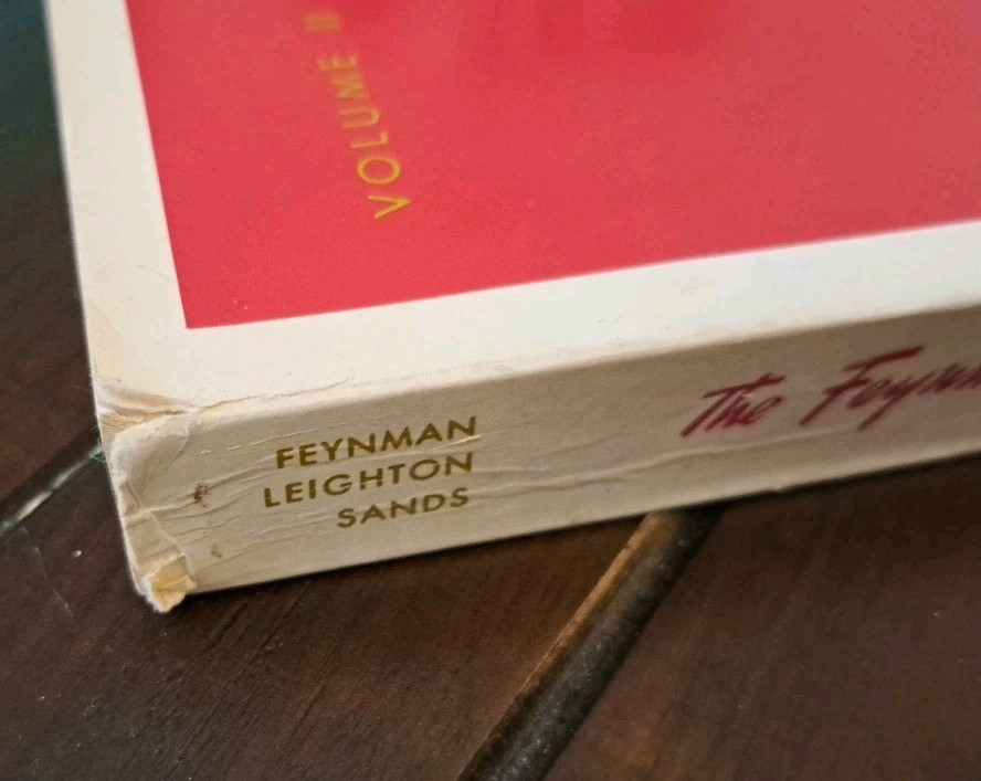 VINTAGE – THE FEYNMAN LECTURES ON PHYSICS -Vol 1 & 2, 1977, Paperback ACCEPTABLE