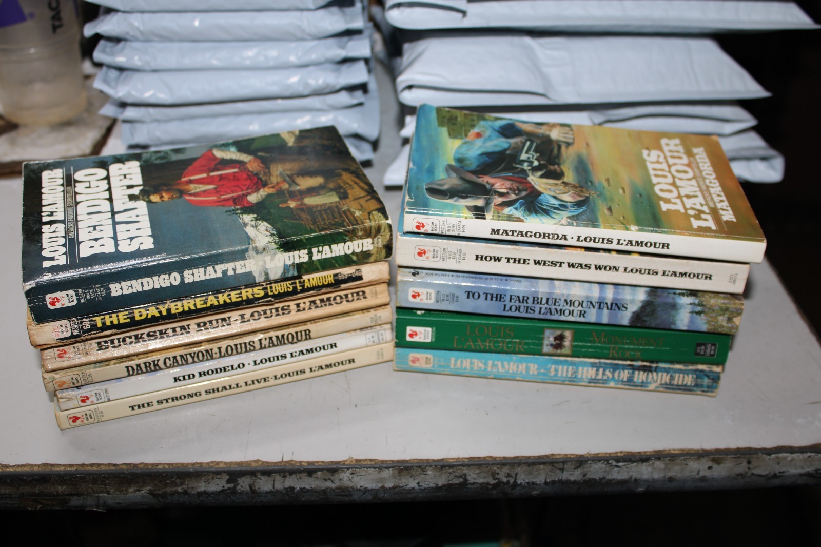 Louis L&rsquo;Amour Vintage Paperback Set Of 10 Books