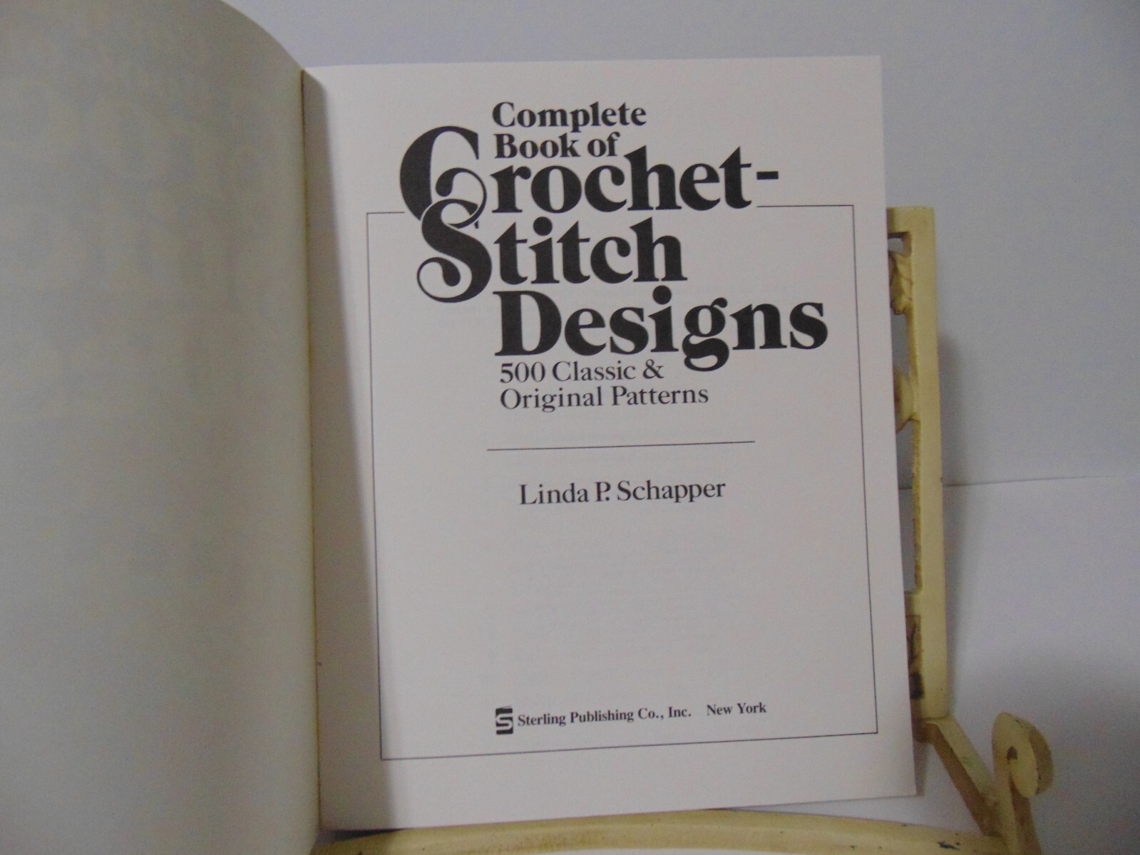 Vintage Complete Book of Crochet-Stitch Designs by Linda Schapper 1985