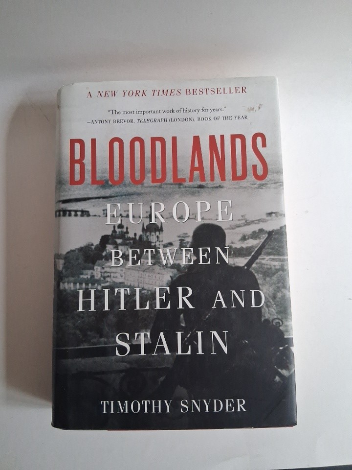 Bloodlands: Europe Between Hitler and Stalin By Timothy Snyder. Hardcover