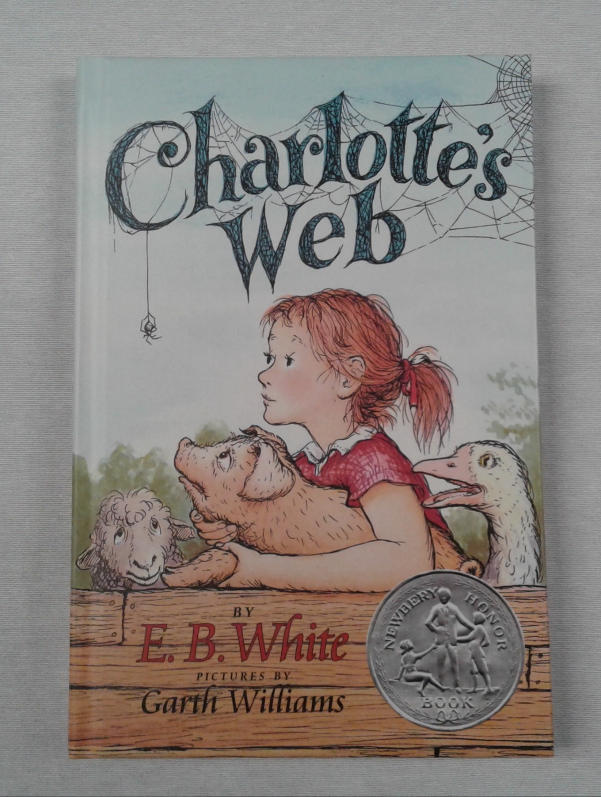 Charlotte&rsquo;s Web : A Newbery Honor Award Winner by E. B. White and Kate DiCamillo
