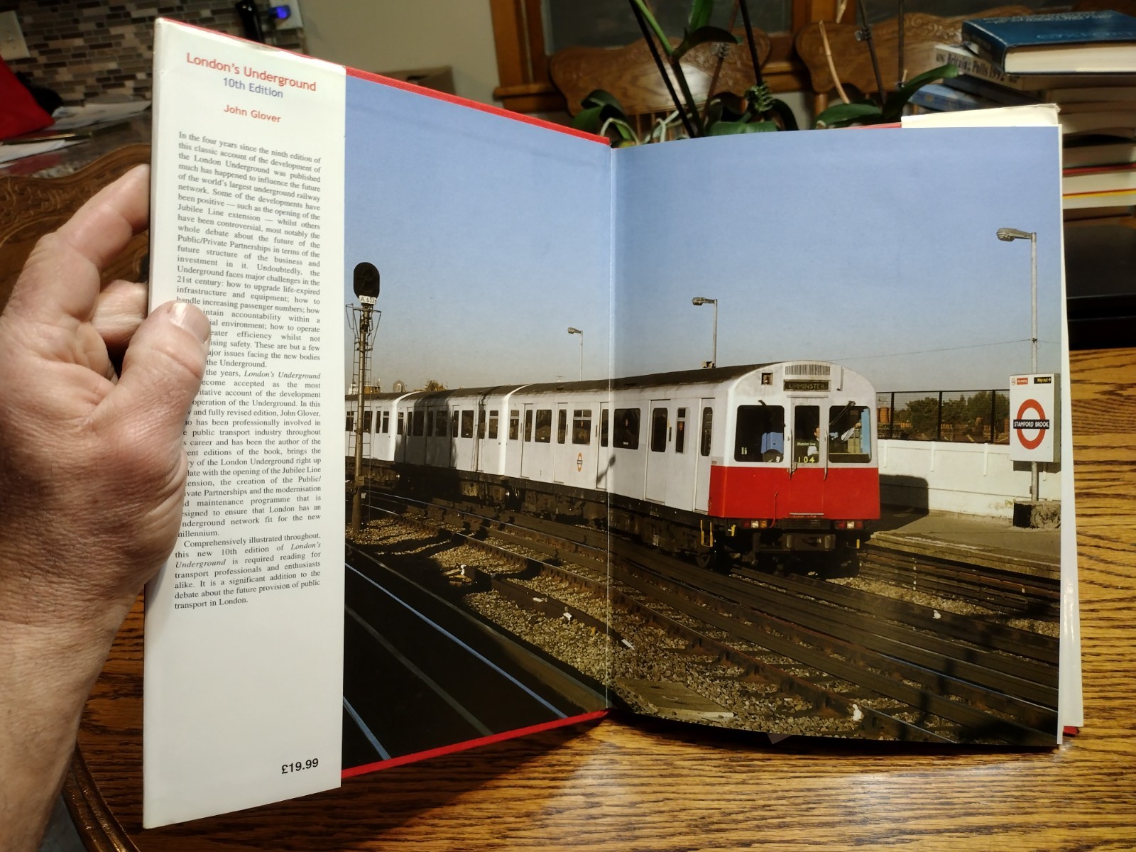 London&rsquo;s Underground John Glover 2003 Hardback Published Ian Allan 160 pages