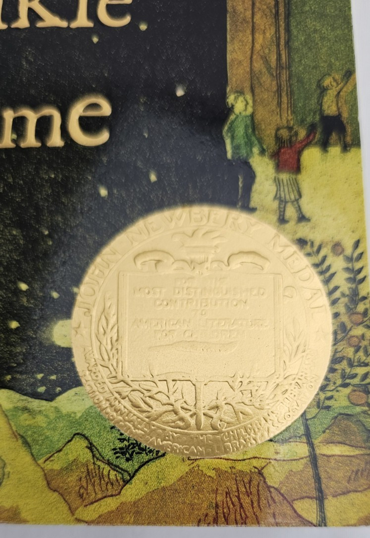 A Wrinkle in Time by Madeleine L&rsquo;Engle – Paperback Edition (ISBN: 9780312367541)