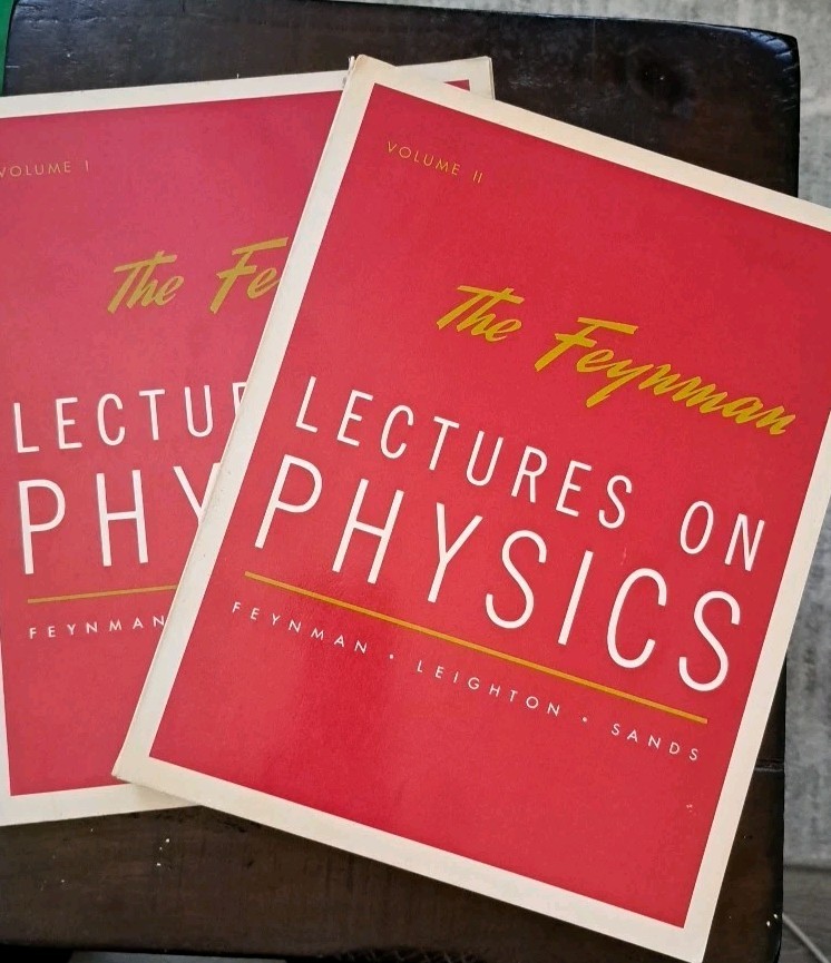 VINTAGE – THE FEYNMAN LECTURES ON PHYSICS -Vol 1 & 2, 1977, Paperback ACCEPTABLE