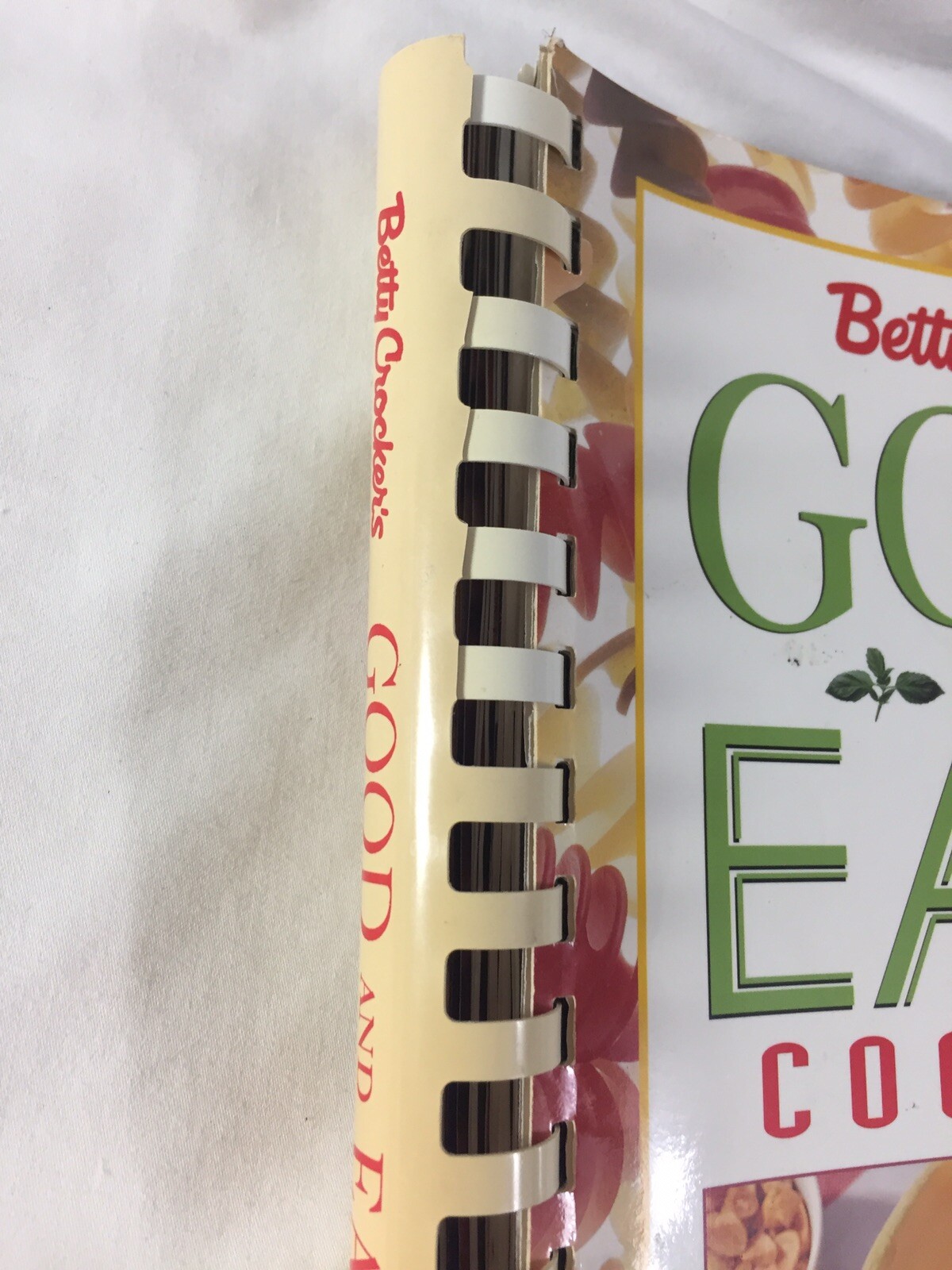 Betty Crocker&rsquo;s Good & Easy Cookbook, Year 1996 Ring Bound 432 Pages