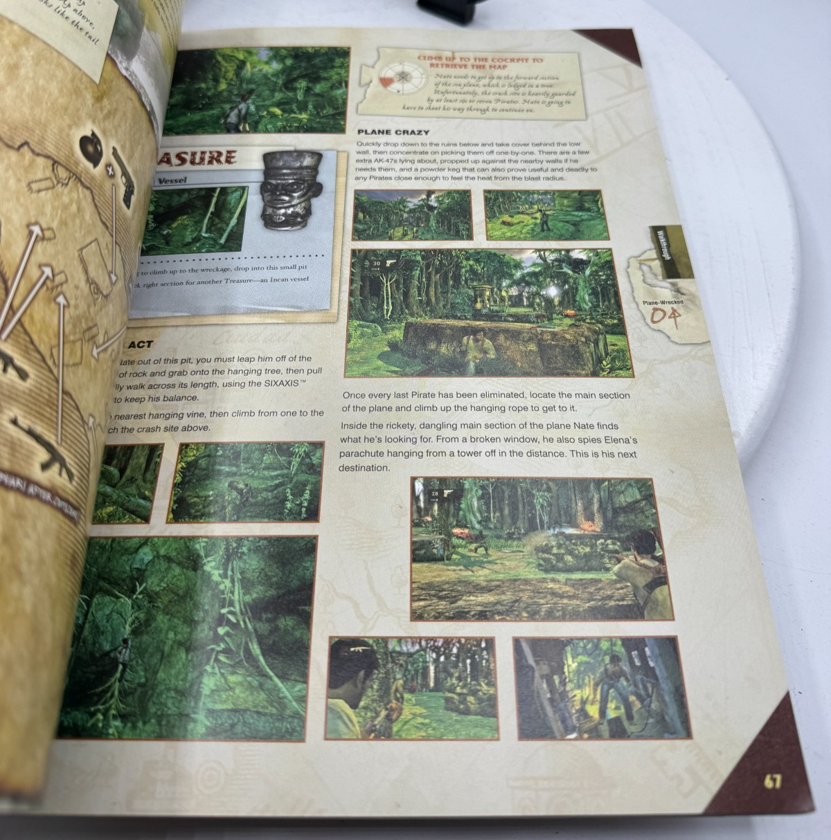 Uncharted Drakes Fortune Bradygames Signature Series Strategy Guide w/ Poster