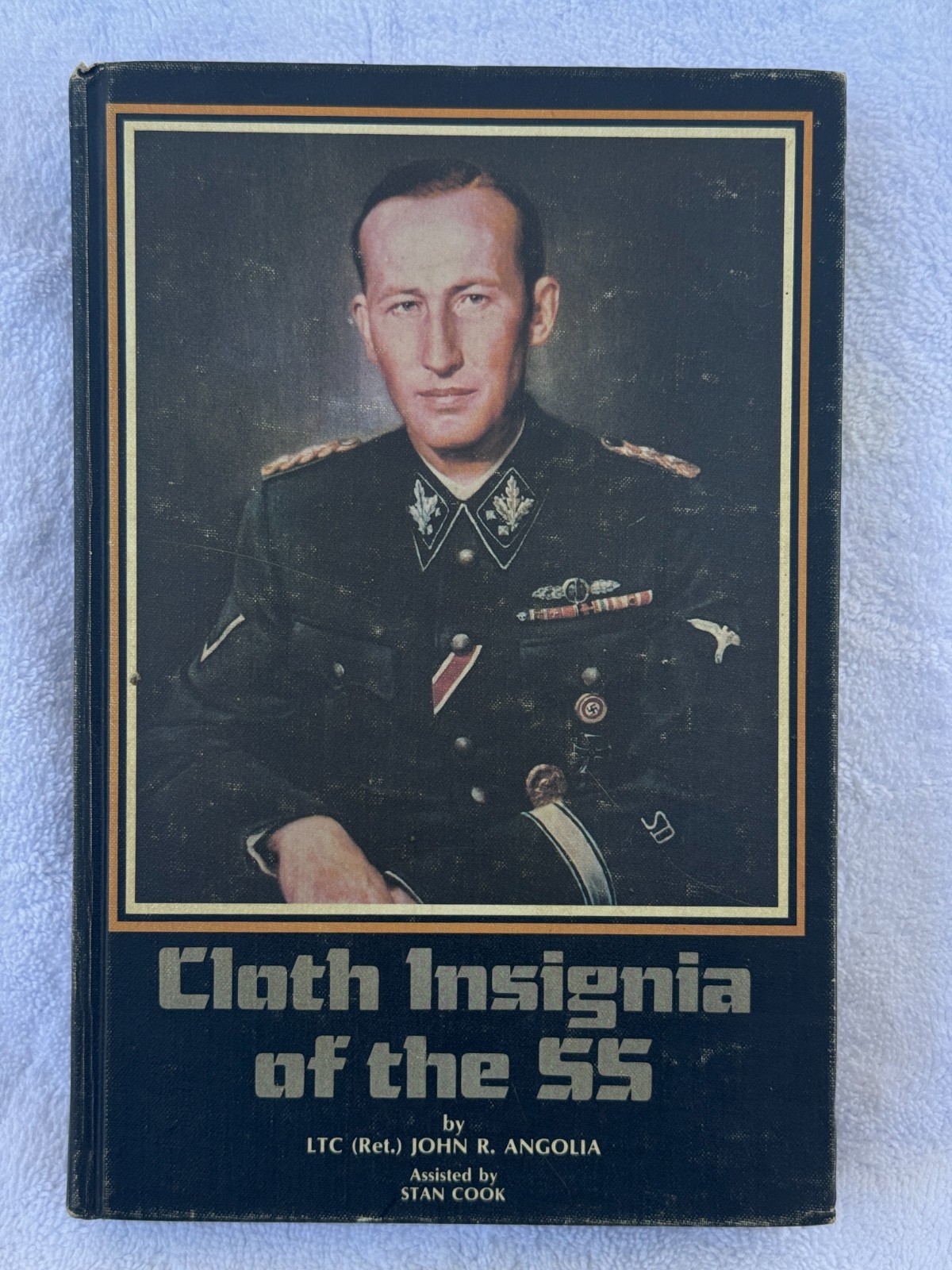 Cloth Insignia of the SS by John R. Angolia – Third Reich Collector&rsquo;s Guide