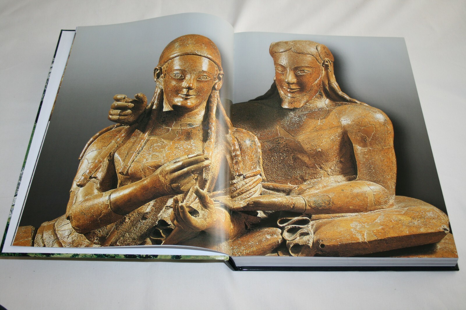 ARCHAEOLOGY TREASURES 2006 vmb Publishers Hardback 10.5&Prime;x14.5&Prime; 432 pages LKE NEW