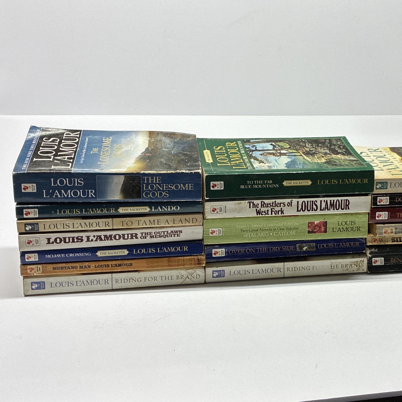 Louis L&rsquo;Amour Lot of 18 Paperback Western Novels The Sacketts Bantam Books
