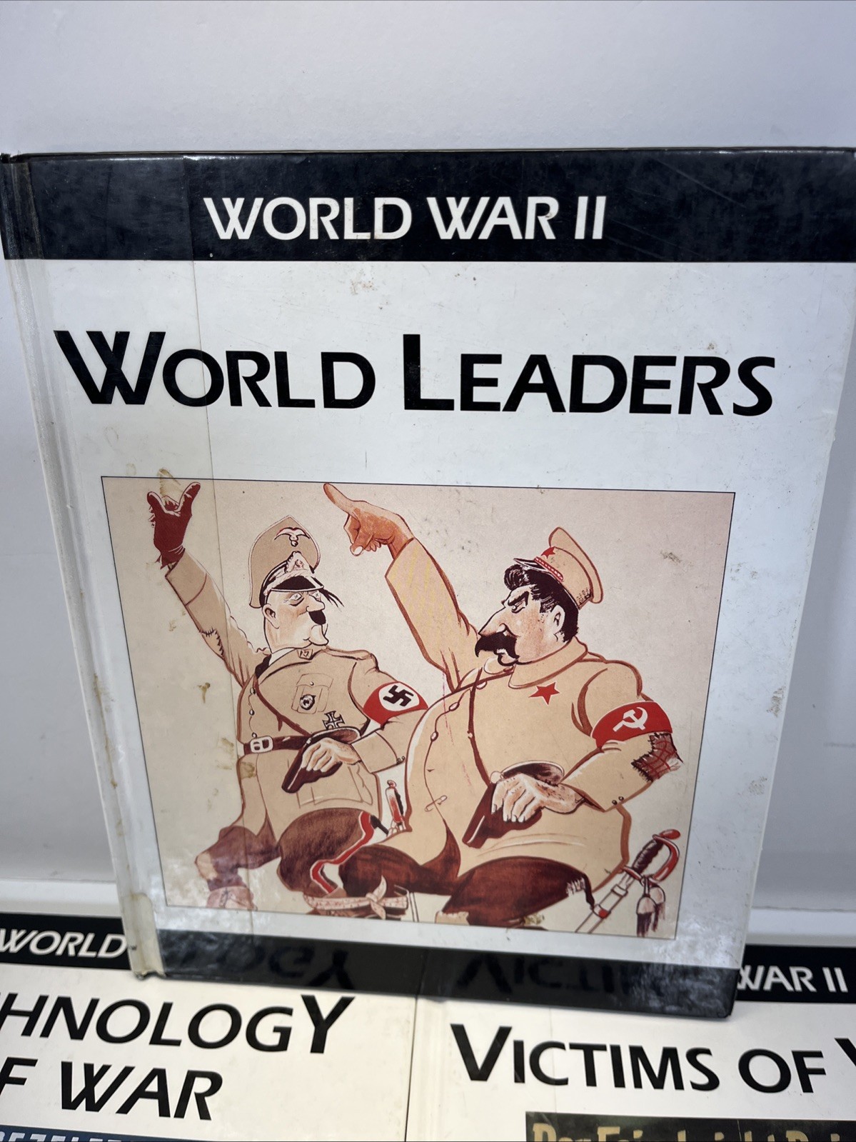 5 Library Edition World War II « Victims of War »  » World Leaders » « Propaganda »