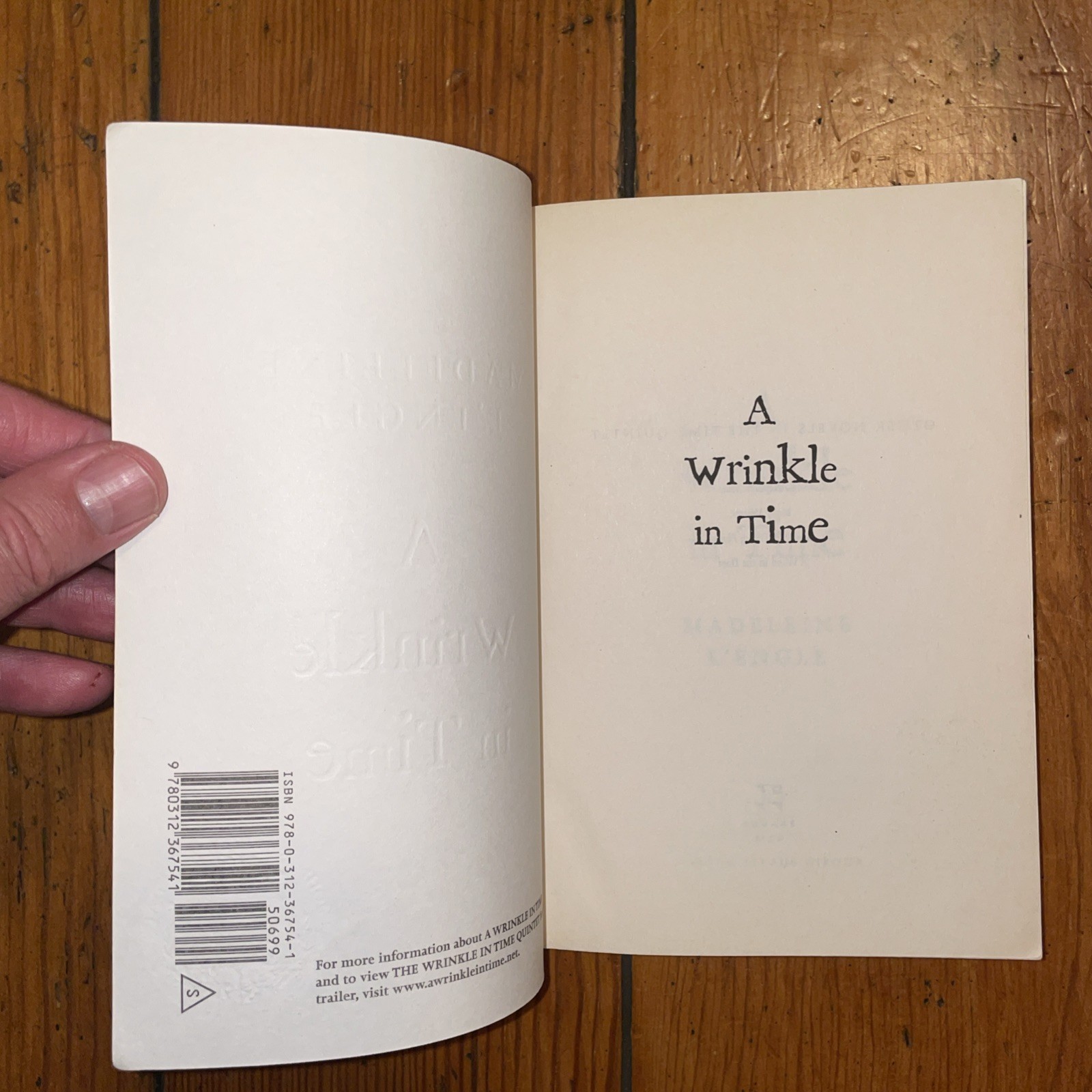 A Wrinkle In Time by Madaleine L&rsquo;Engle (2007 Square Fish Trade Paperback)