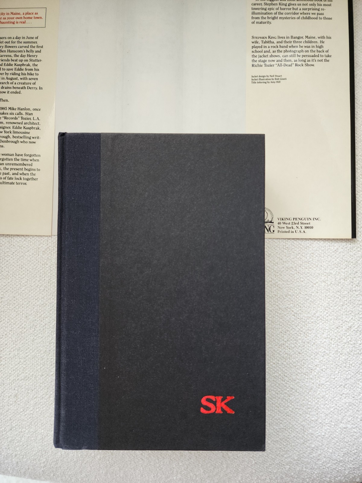 Stephen King- « It » Hardcover Book 1986 Viking Penguin Group *Read Description*