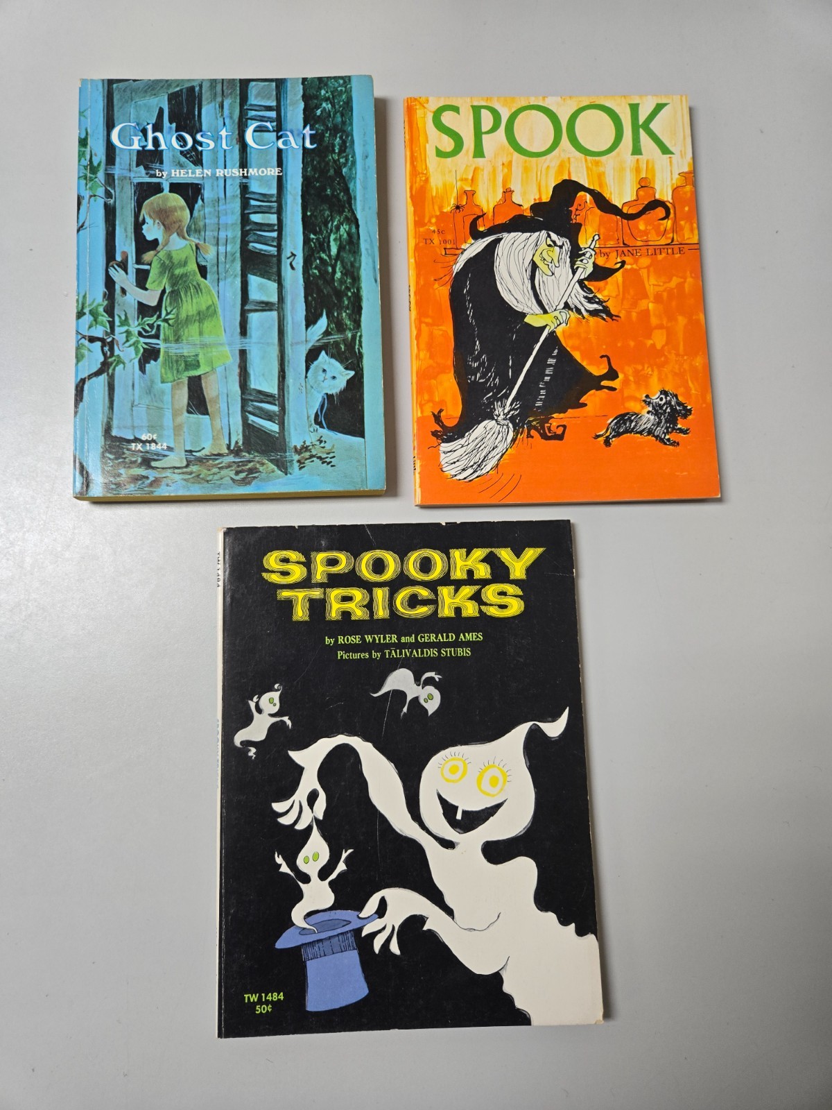 Vintage 1970&rsquo;s Scholastic Book Services SBS Paperback Book Lot