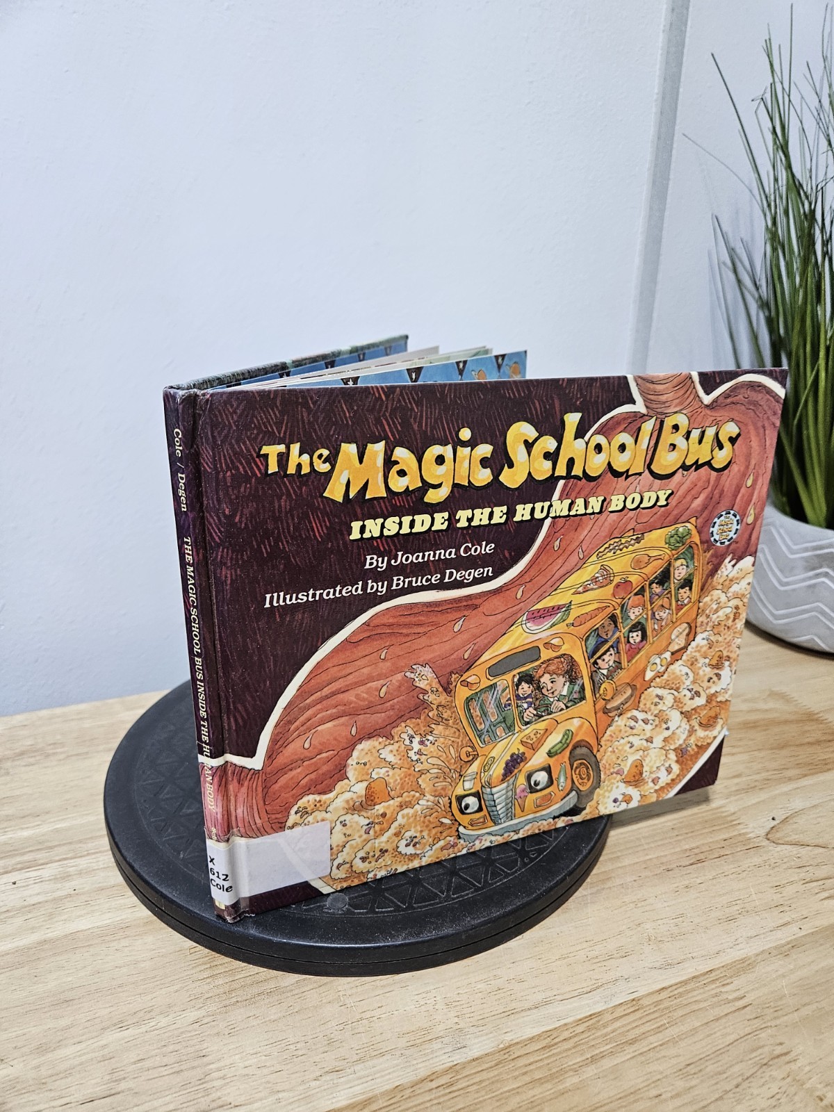 1989 FIRST PRINT – The Magic School Bus: Inside the Human Body by Joanna Cole