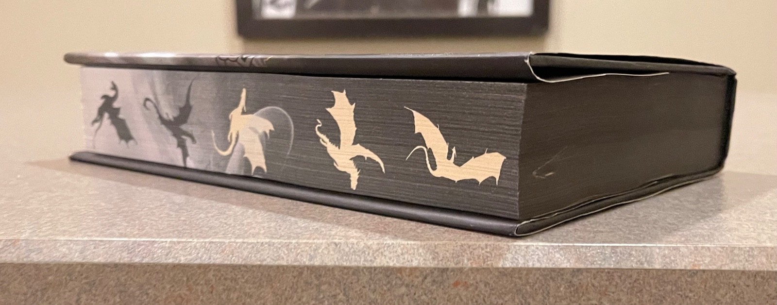 Onyx Storm Deluxe Limited Edition by Rebecca Yarros (The Empyrean Sprayed Edges