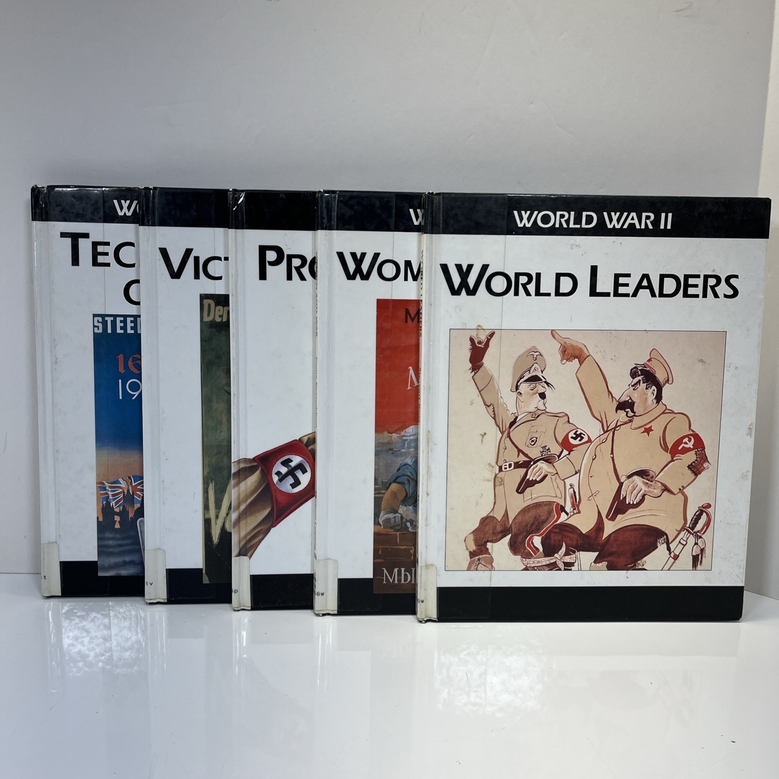 5 Library Edition World War II « Victims of War »  » World Leaders » « Propaganda »
